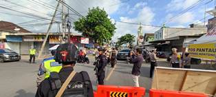 http://www.gardatipikornews.com/diduga-gantung-diri-seorang-warga-desa-bonjeruk-ditemukan-meninggal-dunia