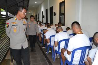http://www.gardatipikornews.com/budayawan-ntb-dan-tokoh-masyarakat-lainnya-apresiasi-kepolisian-lebaran-topat-aman-dan-lancar