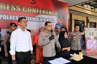 http://www.gardatipikornews.com/pangdam-xii-tpr-terima-penyerahan-pasukan-dari-mayjen-tni-sulaiman-agusto