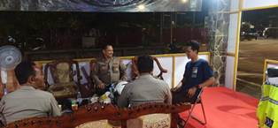 http://www.gardatipikornews.com/mempringati-hari-buruh-internanasional-ketua-dpd-ppwi-provinsi-riau-bagikan-paket-sembako