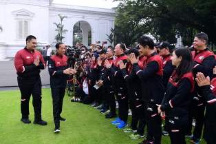 http://www.gardatipikornews.com/memperingati-hari-buruh-ketua-knpi-awen-magai-mempertanyakan-putra-putri-asli-papua-yang-saat-ini-menjadi-pengangguran-di-negeri-sendiri