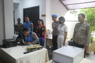 http://www.gardatipikornews.com/cek-91-command-center-kapolri-tegaskan-siap-amankan-ktt-asean-di-labuan-bajo