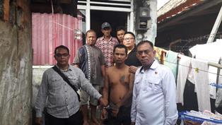 http://www.gardatipikornews.com/polsek-cireunghas-kota-sukabumi-cek-lokasi-rumah-yang-roboh-pasca-hujan-deras