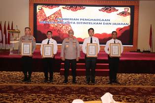 http://www.gardatipikornews.com/diwawancara-media-korea-selatan-ketua-mpr-ri-bamsoet-ajak-investor-korea-selatan-investasi-di-ikn-nusantara