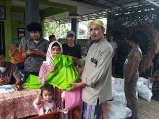 http://www.gardatipikornews.com/kapolda-dan-kabinda-ntb-serahkan-bantuan-200-sak-semen-ke-nw-anjani