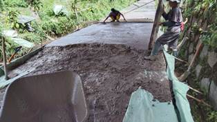 http://www.gardatipikornews.com/polisi-evakuasi-truk-tangki-aspal-masuk-ke-jurang-20-meter-di-jalan-raya-citarik-sukabumi
