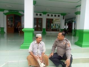 http://www.gardatipikornews.com/wujudkan-sinergitas-dengan-warga-bhabinkamtibmas-polsek-sukahaji-rutin-sambang-warga
