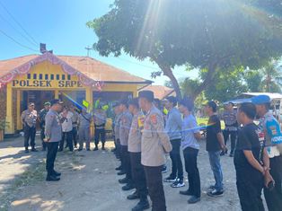 http://www.gardatipikornews.com/bansos-cadangan-pangan-disalurkan-pemerintah-desa-waru-kecamatan-parung-dihadiri-kades-muhidin-s-pd-dan-babinsa-serka-gatot-dwi-purnomo
