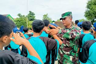 http://www.gardatipikornews.com/bersama-masyarakat-babinsa-koramil-kanor-bojonegoro-perbaiki-tanggul-ambrol-di-desa-kedungprimpen
