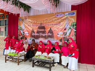 http://www.gardatipikornews.com/neng-eem-berikan-bantuan-sembako-dan-pengobatan-gratis-bagi-warga-terdampak-bencana-di-sukaraharja