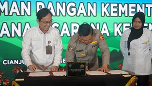http://www.gardatipikornews.com/yayasan-jurnalis-salurkan-bantuan-kepada-warga-desa-neglasari-kecamatan-purabaya