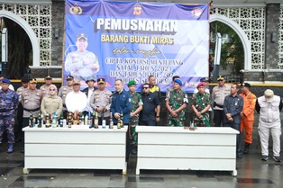 http://www.gardatipikornews.com/apel-gelar-pasukan-ops-lilin-lodaya-2024-polres-sukabumi-siap-amankan-nataru