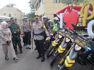 http://www.gardatipikornews.com/polres-sukabumi-musnahkan-7-125-botol-miras-hasil-operasi-cipta-kondisi-menjelang-nataru