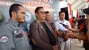 http://www.gardatipikornews.com/pemdes-cogreg-kecamatan-parung-gelar-penyaluran-bantuan-sosial-pkh-sembako-untuk-408-kpm-bersama-kasi-kesra-acung-berjalan-tanpa-kendala