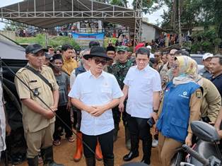 http://www.gardatipikornews.com/proyek-pembangunan-pengaman-pantai-penjajab-diduga-kuat-bertendensi-rugikan-negara