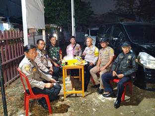 http://www.gardatipikornews.com/dandim-0622-kabupaten-sukabumi-kunjungi-korban-keracunan-makanan-di-rsud-palabuhanratu
