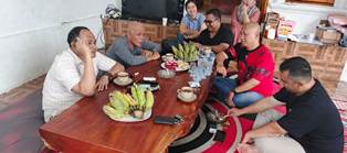 http://www.gardatipikornews.com/umat-kristiani-gelar-kebaktian-natal-2024-di-rumah-ibadah-paroki-santo-johanes-baptista-parung-dimonitor-babinmas-dan-babinsa-berjalan-lancar-tanpa-kendala