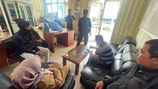 http://www.gardatipikornews.com/terduga-e-diduga-gelapkan-lima-unit-kendaraan-milik-sejahtera-sagoler-rent-car-kini-diburu-polisi
