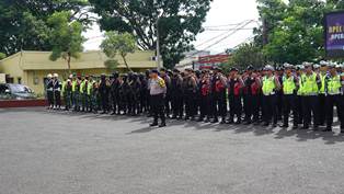 http://www.gardatipikornews.com/apel-siaga-gabungan-pam-malam-pergantian-tahun-baru-kapolsek-purabaya-berikan-arahan