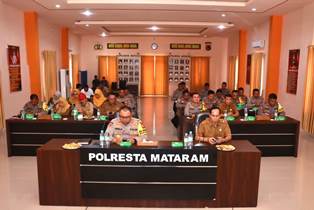 http://www.gardatipikornews.com/dorong-ketahanan-pangan-polsek-lingsar-dan-ppl-sosialisasikan-pemanfaatan-lahan-bergizi