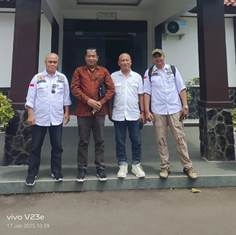 http://www.gardatipikornews.com/dpw-appi-sumut-dan-dpc-lsm-gempur-deli-serdang-jenguk-dan-berikan-bantuan-kepada-anak-penderita-penyakit-hicprung