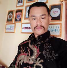 http://www.gardatipikornews.com/brimobda-ntb-gotong-royong-pembangunan-pagar-pura-meru-yang-roboh