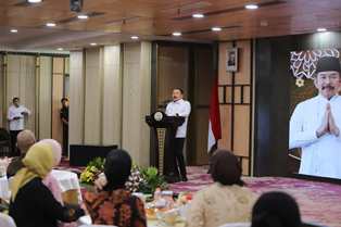 http://www.gardatipikornews.com/sekdes-pantai-sederhana-bakal-melaporkan-kepala-desanya-ke-kejaksaan-terkait-dugaan-pemalsuan-tanda-tangan-sekdes-dan-dugaan-korupsi