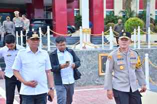 http://www.gardatipikornews.com/geram-dengan-parkir-di-trotoar-lurah-menghimbau-warga-untuk-tertib