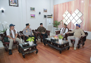http://www.gardatipikornews.com/kapolda-ntb-jemput-menteri-kehutanan-di-bandara-internaaional-lombok