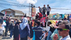http://www.gardatipikornews.com/mahasiswa-prodi-pendidikan-profesi-apoteker-angkatan-xiii-fakultas-farmasi-universitas-uho-lakukan-penyuluhan-kesehatan-sebagai-bentuk-pengabdian