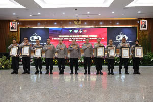 http://www.gardatipikornews.com/polres-seruyan-gelar-gebyar-posyandu-presisi-berikan-pelayanan-bagi-105-balita-dan-ibu-hamil
