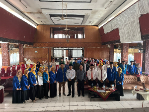 http://www.gardatipikornews.com/buktikan-kedekatan-dgn-istri-prajurit-anggota-komisi-i-dpr-ri-hadir-di-kodim-0622kab-sukabumi