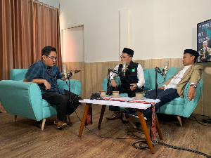 http://www.gardatipikornews.com/anggota-dprd-kabupaten-sukabumi-dari-praksi-pks-ibu-ai-sri-mulyati-s-ag-menghadiri-acara-khiitanan-masal-diposramil-purabaya
