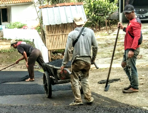 http://www.gardatipikornews.com/john-kenedy-azis-sebuah-oase-integritas-di-tengah-guruan-politik