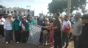 http://www.gardatipikornews.com/ditengah-kondisi-hujan-gerimis-bupati-john-kenedy-azis-meninjau-pelaksanan-proyek-jalan-rabat-beton-pasar-lubuk-alung