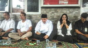 http://www.gardatipikornews.com/pemdes-cihowe-gelar-halal-bihalal-bersama-kades-wahyudin-ketua-tp-pkk-awinah-babinsa-dan-binwil-berjalan-lancar