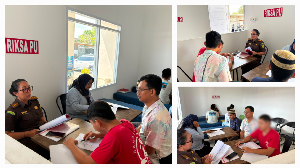 http://www.gardatipikornews.com/polisitni-dan-pemdes-kompak-tanam-pohon-di-16-desa-segunungsari