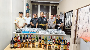 http://www.gardatipikornews.com/pisah-sambut-dua-kapolres-bupati-padang-pariaman-apresiasi-pengabdian-pejabat-lama