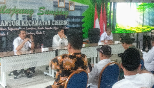 http://www.gardatipikornews.com/peduli-odgj-kapolsek-simpenan-rawat-langsung-wanita-gangguan-jiwa-ubah-pandangan-masyarakat