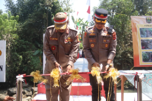 http://www.gardatipikornews.com/rajawali-sorot-data-bupati-kubu-raya-lebih-dari-10-oknum-kades-diduga-terlibat-pungli-judi-hingga-narkoba