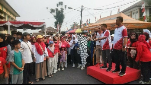 http://www.gardatipikornews.com/warga-kampung-tarikolot-bomas-buka-akses-jalan-untuk-kendaraan-roda-empat-dengan-gotong-royong