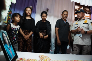 http://www.gardatipikornews.com/mendagri-salurkan-bantuan-bagi-warga-terdampak-gempa-di-pulau-palue-dorong-pemenuhan-kebutuhan-masyarakat