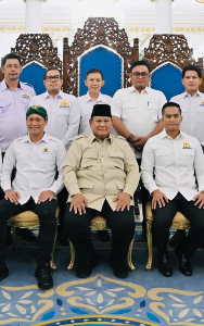 http://www.gardatipikornews.com/pemdes-cihowe-gercep-salurkan-banpang-kepada-1415-kpm-bersama-sekdes-bpd-dan-binwil