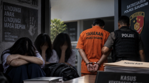 http://www.gardatipikornews.com/penyaluran-bantuan-pangan-dilaksanakan-pemdes-cogreg-kec-parung-disambut-penuh-antusias-warga-kpm
