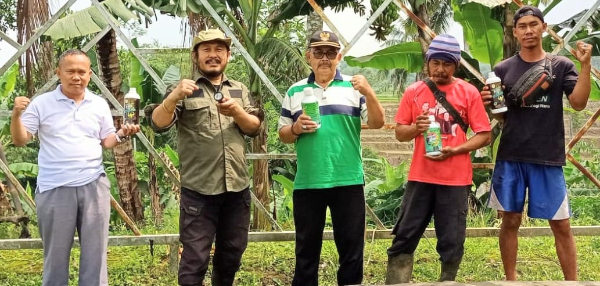 Fhoto : Kades Selaawi dan Petani ( Istimewa  )