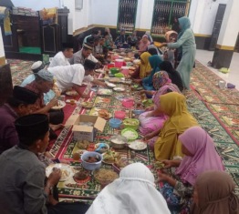 https://www.gardatipikornews.com/utamakan-restorative-justice-bhabinkamtibmas-polsek-kintom-mediasi-masalah-penganiyayaan-kakak-beradik