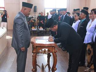 https://www.gardatipikornews.com/polsek-batukliang-utara-bersama-tim-inafis-polres-loteng-lakukan-olah-tkp-korban-gantung-diri