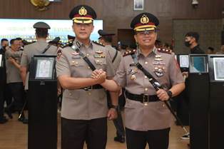 https://www.gardatipikornews.com/hadir-ditengah-masyarakat-polisi-di-majalengka-berikan-bantuan-pada-korban-yang-terdampak-pergerakan-tanah