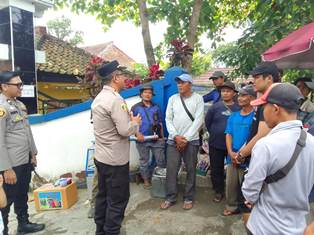 https://www.gardatipikornews.com/bhabinkamtibmas-polsek-warudoyong-mendampingi-siswa-sekolah-dasar-membeli-jajanan