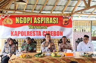 https://www.gardatipikornews.com/kapolsek-warudoyong-sikapi-keluhan-warga-saat-menghadiri-jumat-curhat